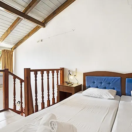 Mezoneta 1 Nydri (Lefkada)